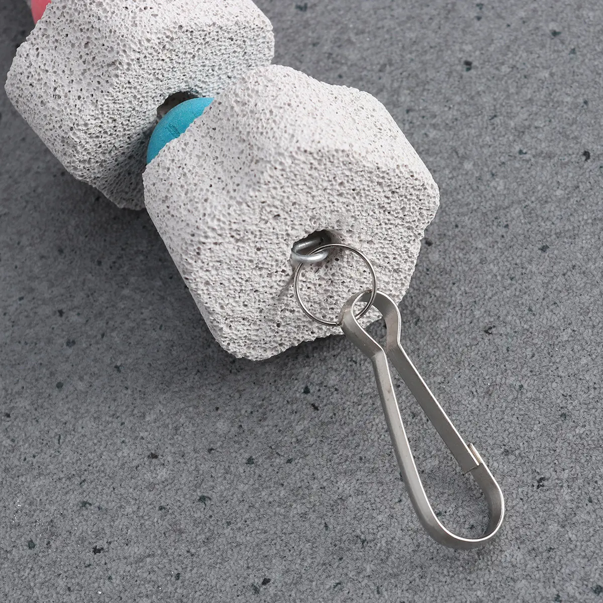 Colorful Parrot Chewing Stone Log Cage Accessories Flexible Bite String Cinerite Pendant Hanging Hook for Mental Stimulation