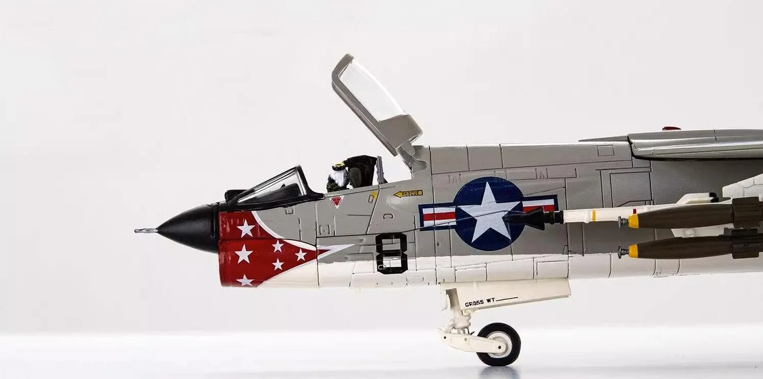 Fine 1/72 CWUS F-8E F8 Fighter Model VMF (AW) -235  Alloy Collection Model