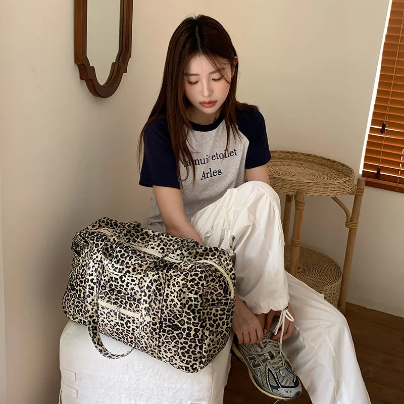 A Niche Leopard Print Canvas Handbag Highend Leopard Print Commuter Shoulder Bag Cross border Large Capacity Business Travel Bag