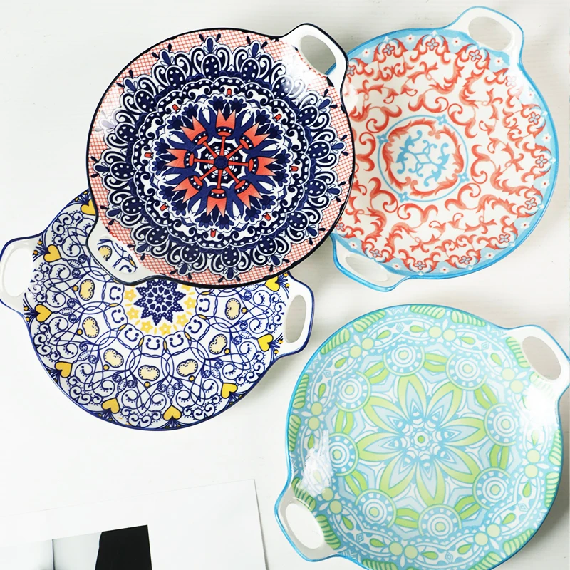 

Тарелка с двумя ручками в этническом стиле, с подглазурной росписью, ручная роспись, круглая форма