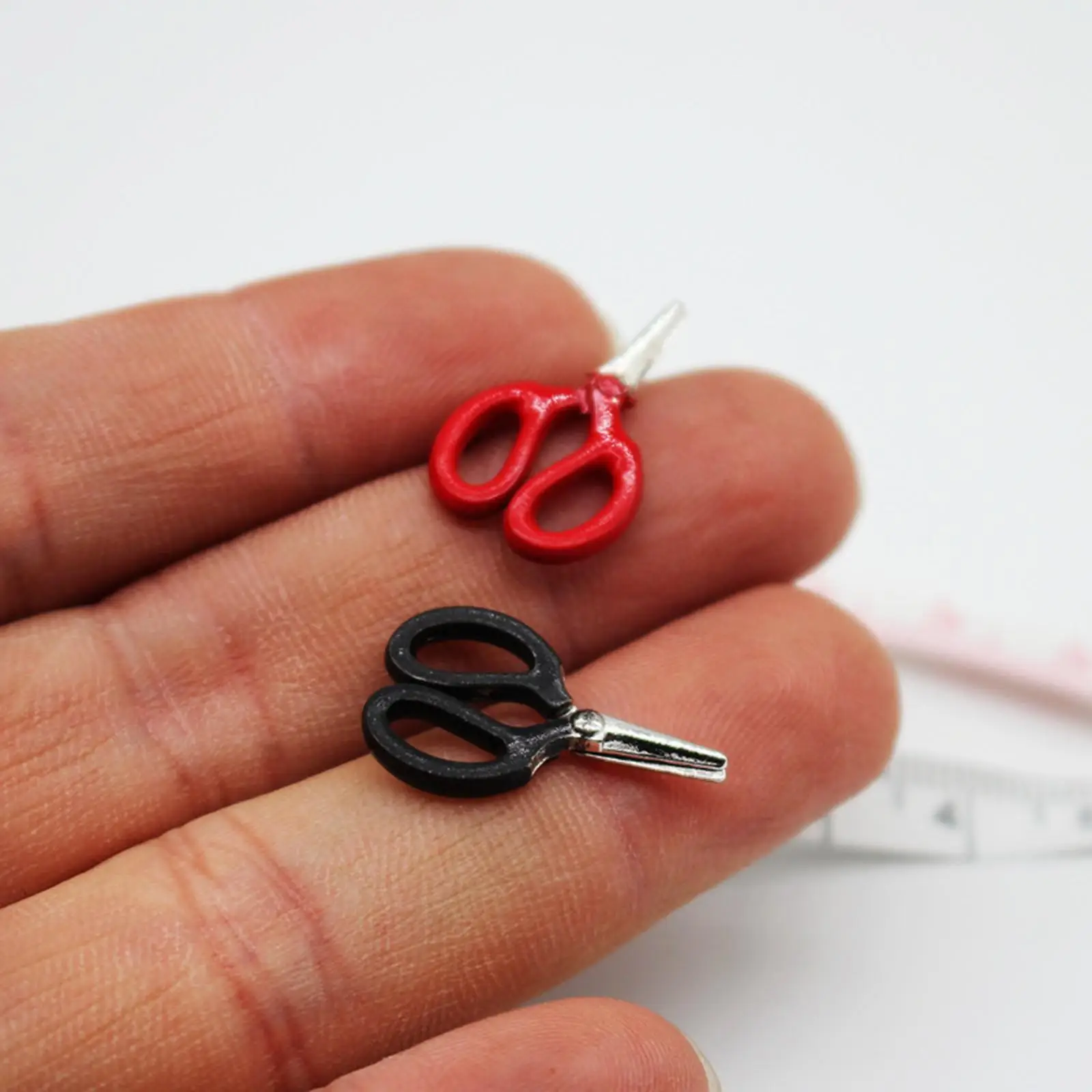 4-częściowy zestaw narzędzi do szycia dla lalek, miniaturowe nożyczki, miarka, akcesoria do domku dla lalek, do mikropejzaży, DIY, bajkowego ogrodu