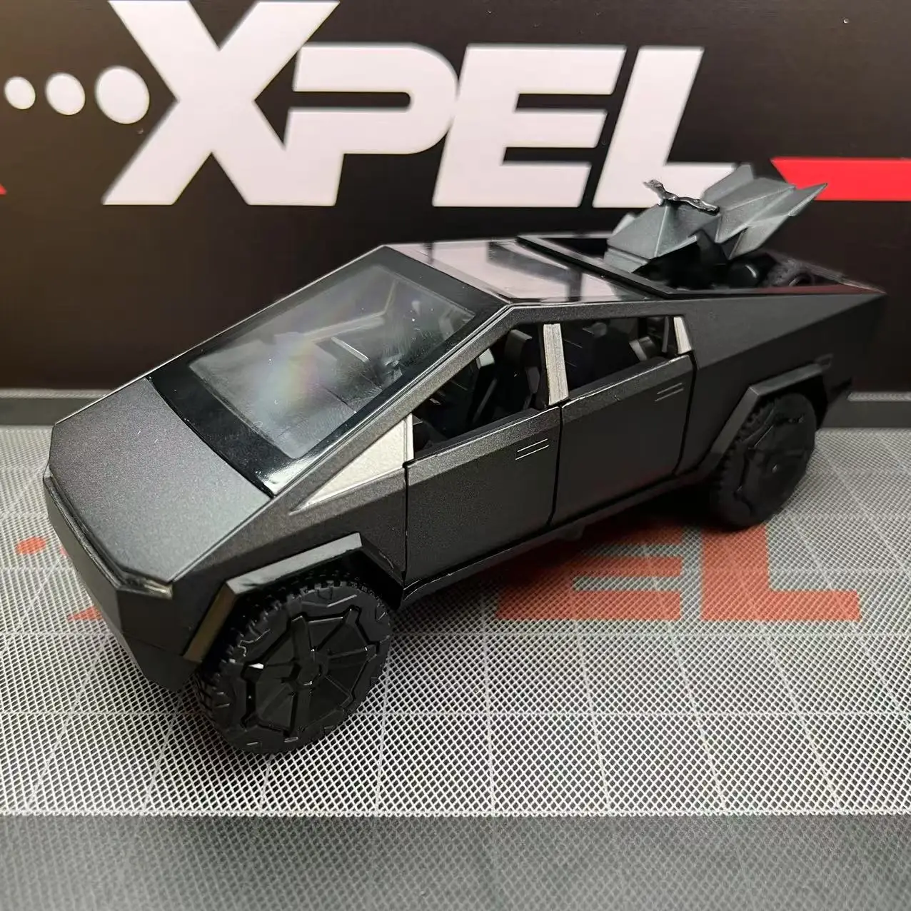 1/32 テスラ Cyber​​truck ピックアップモデル S モデル X モデル Y おもちゃの車ダイキャストメタルオフロードコレクションプルバックサウンドライトギフト少年