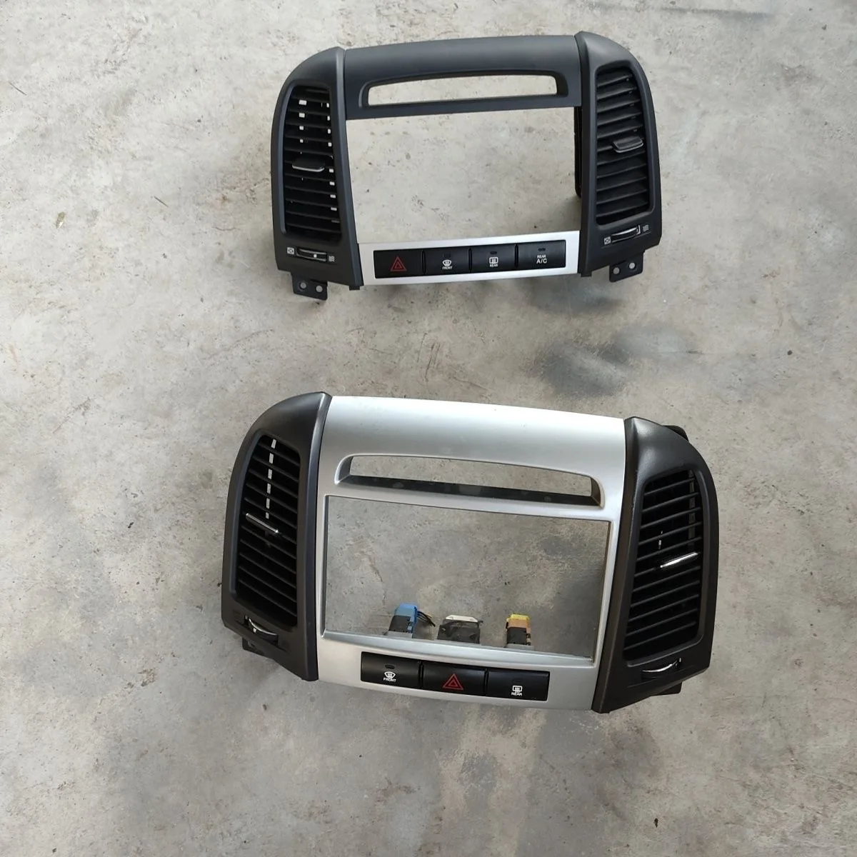 

Second-hand instrument panel air outlet, middle air outlet, For Hyundai Santa Fe 2006-2012 frame of the original car radio