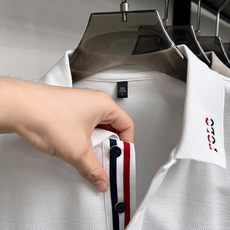 100% Baumwolle Herren Kurzarm-Poloshirt mit Kragen, Knöpfen und Buchstaben-Stickerei, Neues Sommer-Poloshirt, Lässige Mode, Atmungsaktive Herrenbekleidung – Detail 6