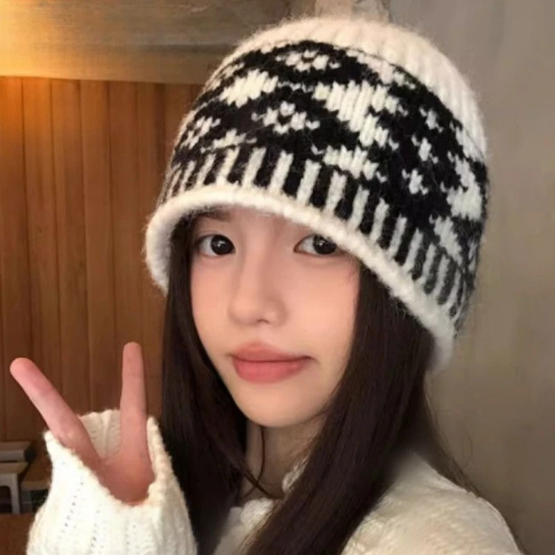 Vintage Knit Beanie Hat Ethnic Pattern Skull Cap Warm Winter Knitted Hat Unisex Outdoor Daily Casual Headwear Multiple Colors