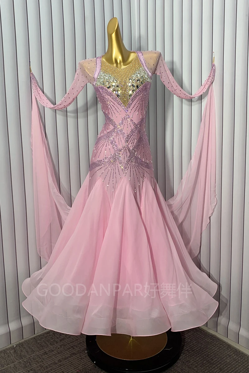 Ballroomdansjurken Dans roze danskostuums Walsjurk Rumba Standaard ballroomjurk met vleugels gat op de rug