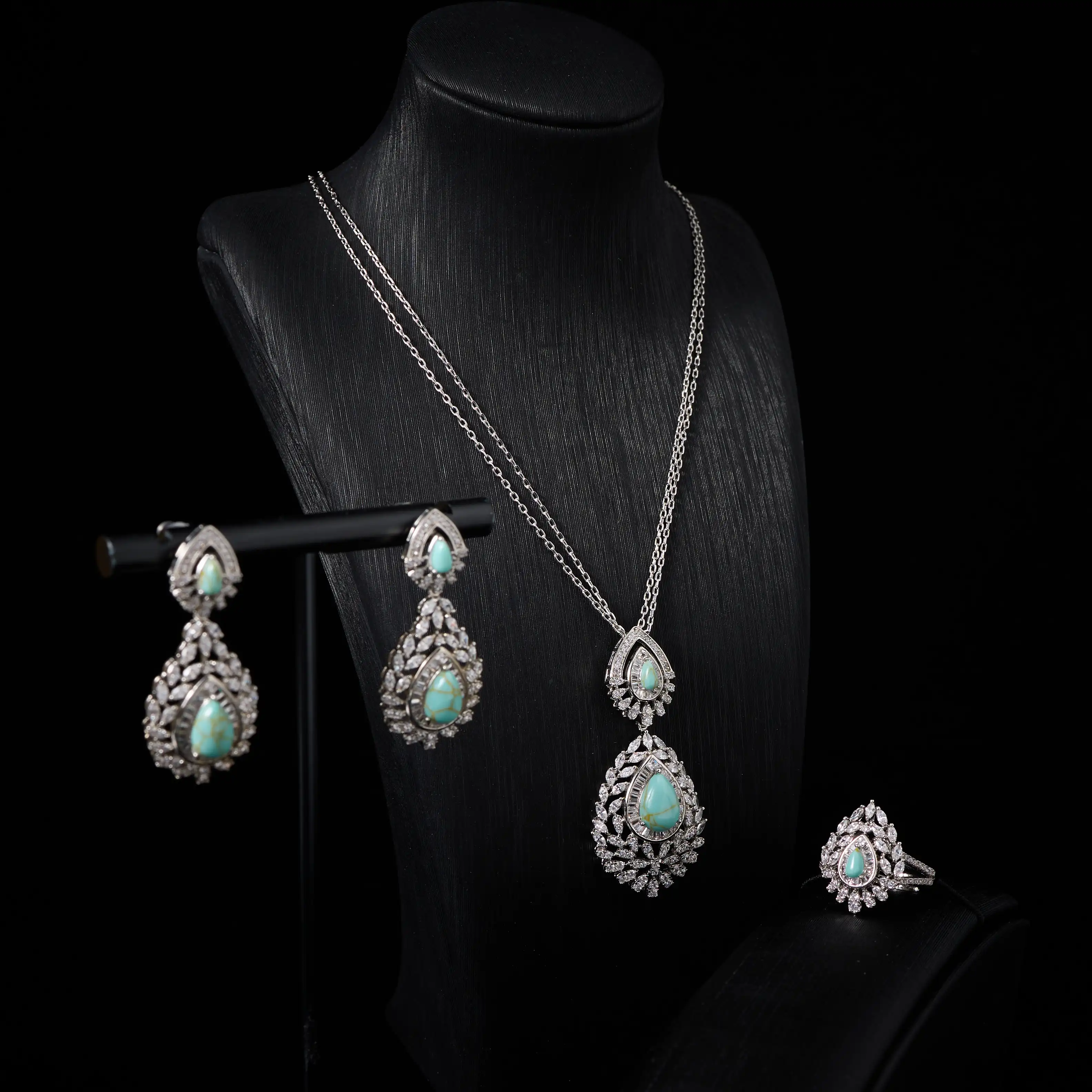 

В ЮВЕЛИФРЕ Бирюзовый многослойный комплект ожерелья для женщин Цирконовый кулон Цветной комплект ювелирных изделий Ожерелье Серьги Кольцо Очарование Свадебная вечеринка