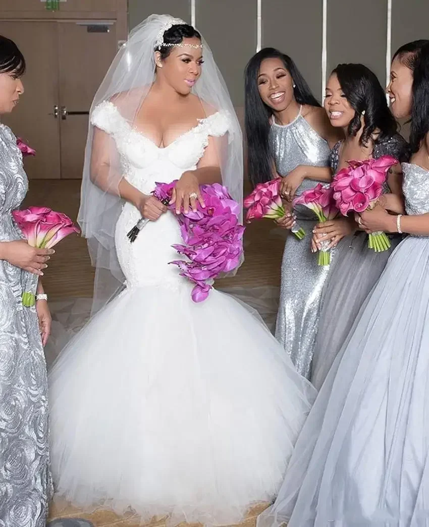 カスタマイズされたプラスサイズマーメイドウェディングドレスレースキャップスリーブ南アフリカスイープトレインブライダルガウンローブデマリー