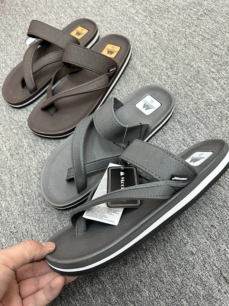 

Casual Men's Summer Lightweight Flip Flops Breathable Slip-On Slippers Versatile Outdoor Wearable Sandals for Youth And Middl...