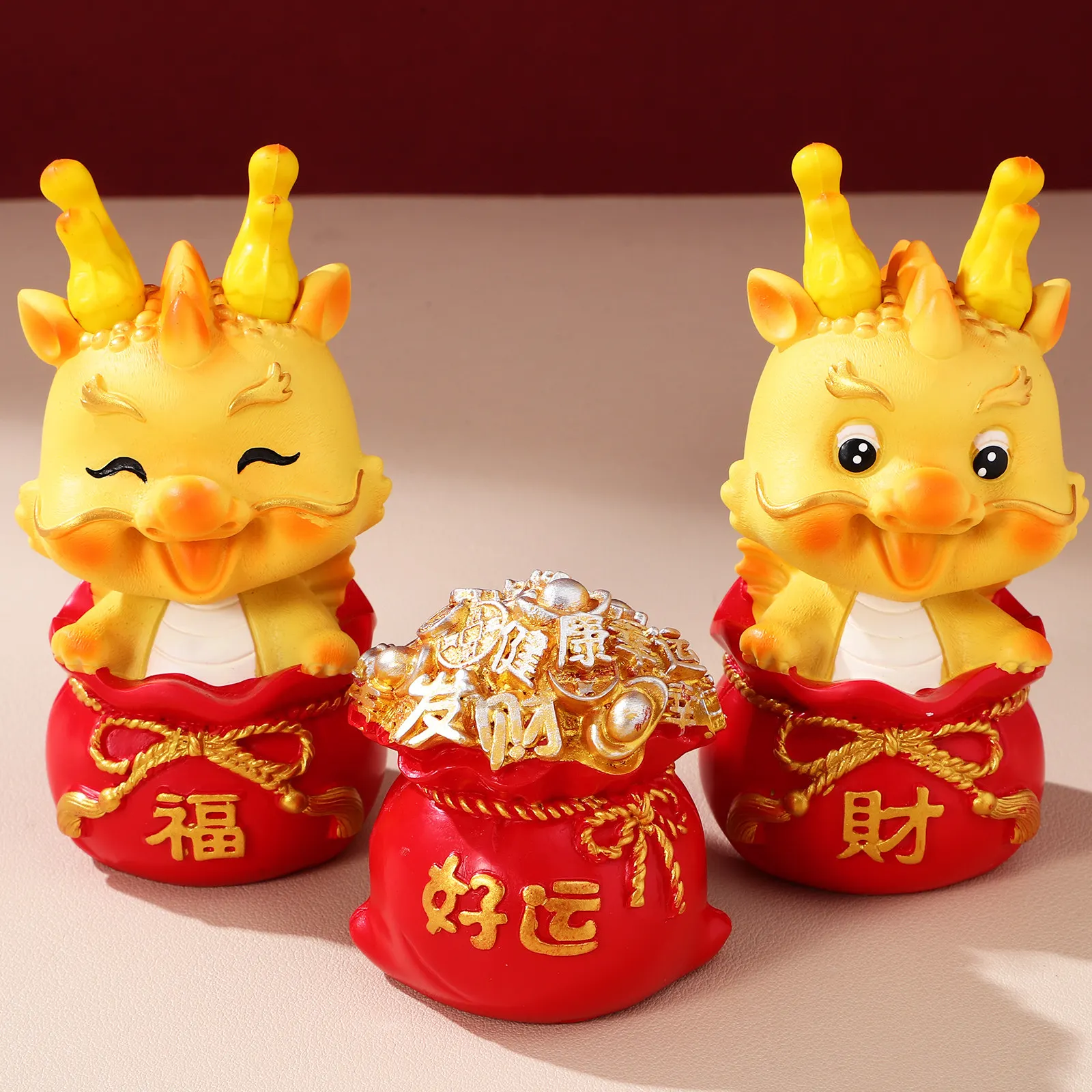 

Набор из 1 шт. Новогодняя настольная фигурка китайского дракона с качающейся головой, статуэтка из смолы, украшение для приборной панели автомобиля, декор по знаку зодиака