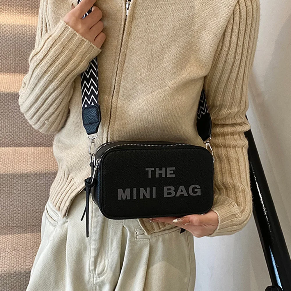 A special Korean style contrasting wide shoulder strap retro fashion trend single shoulder crossbody camera bag