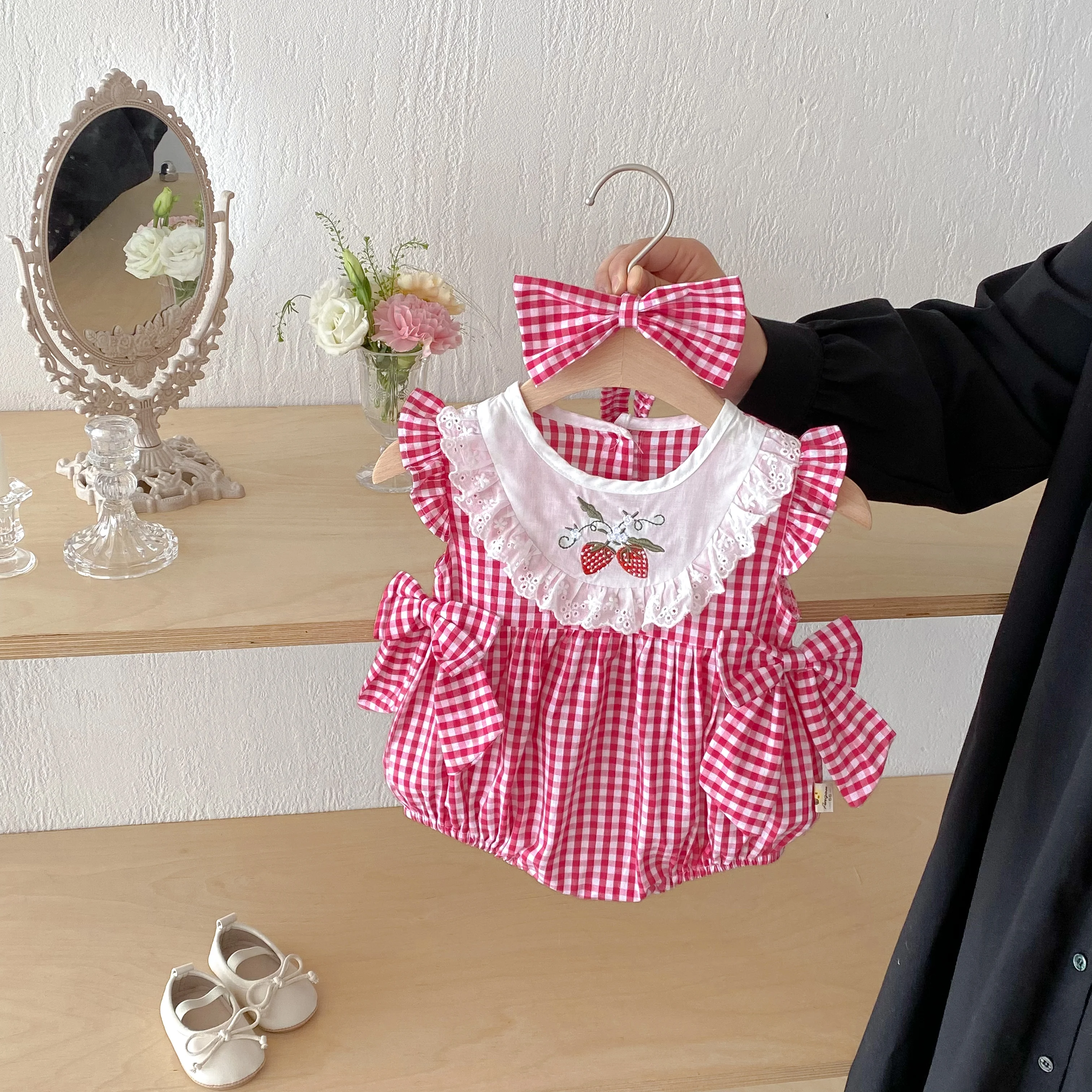 

Summer baby girl strawberry flying sleeve triangular jumpsuit with bow tie checkered crawling suit + hair band