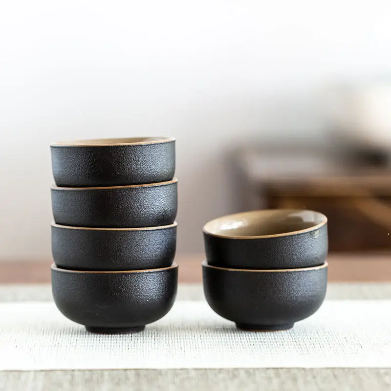 Creative Chinese Ceramic Black Small Tea Cup Chinese Kungfu Tea Tools Tea Bowl Household Simple Portable Mini Round Tea CupLE228