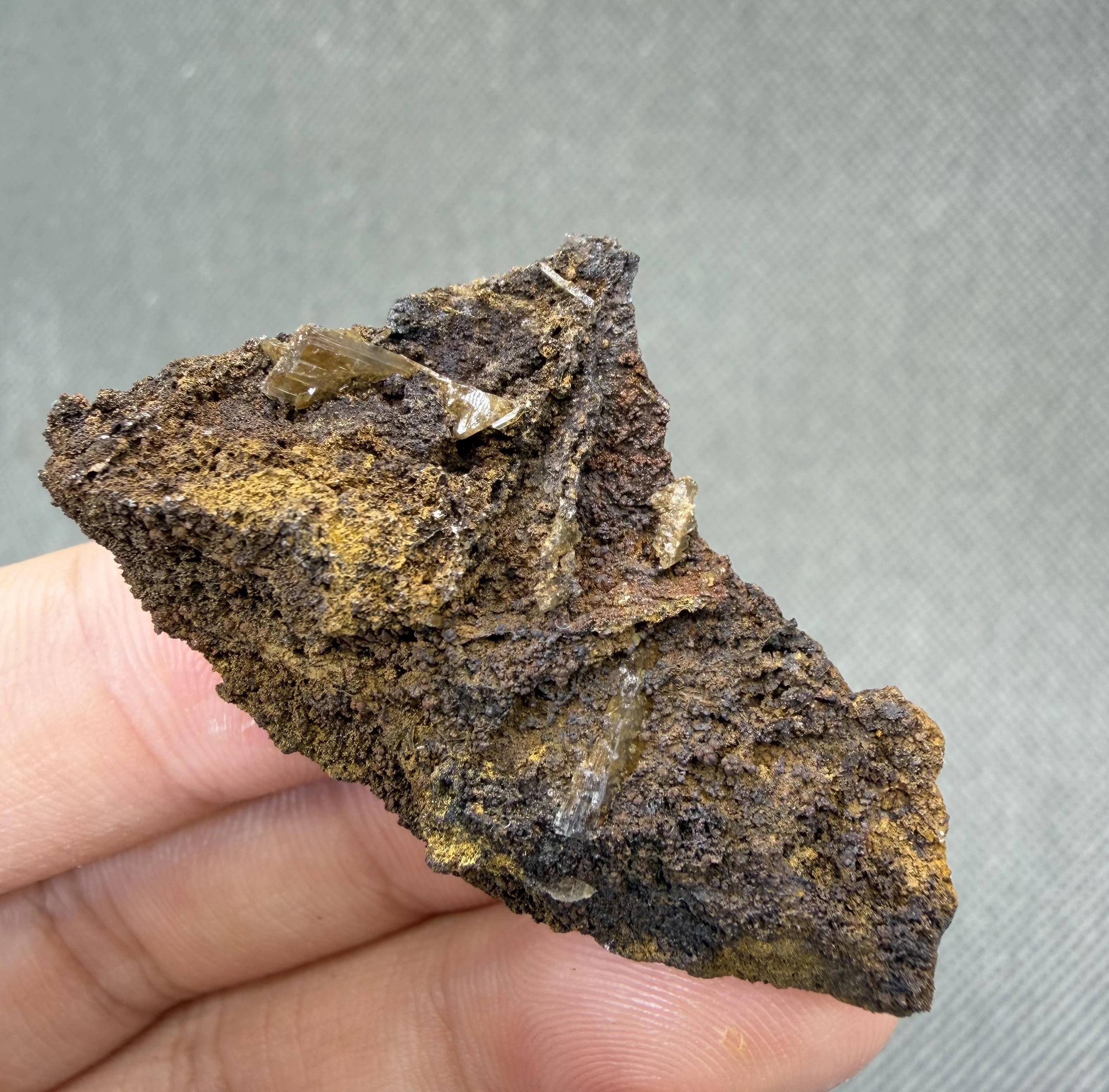 6 g Natural  Morocco wulfenite Mineral specimen + healing quartz crystals and stones rock gemstone