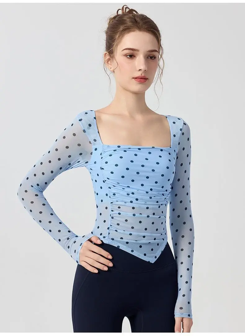T-Shirt mit quadratischem Ausschnitt und Polka-Dot-Muster, Retro-Stil, langärmelig, für Damen, mit unregelmäßigem Saum, Taillenbund, Brustpolster, geeignet für Yoga, Fitness und Pilates. – Detail 2