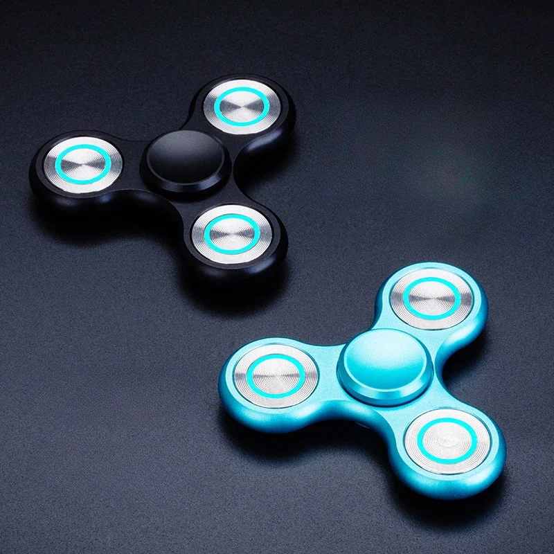 Luminous Hand Fidget Spinner โลหะเรืองแสง Spinning Top Tip EDC บรรเทาความเครียดบรรเทาลดของเล่นป้องกันความวิตกกังวลสําหรับเด็ก