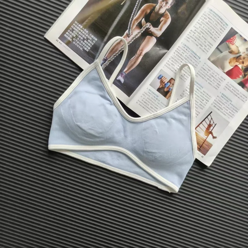 Nahtloser, gerippter Sport-BH für Damen, mit kontrastierenden, dünnen Trägern, ohne Bügel, weiche Unterstützung, atmungsaktives Yoga-Top für das Fitnessstudio und den täglichen Gebrauch. – Detail 14