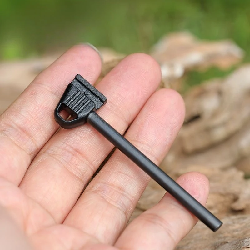 قضيب من صوان النار والمغنيسيوم للبقاء على قيد الحياة البرية متعدد الوظائف معدات EDC للإشعال المقاوم للماء في حالات الطوارئ