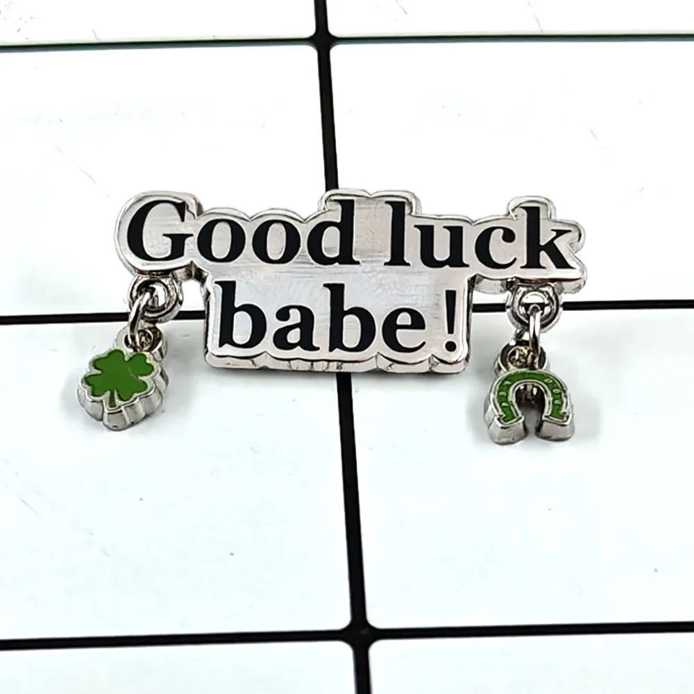 Good Luck Babe Brooch Four Leaf Clover Horseshoe Enamel Pin Lucky Symbol Themed Metal Badge Playful Blessing Collection Pin Gift