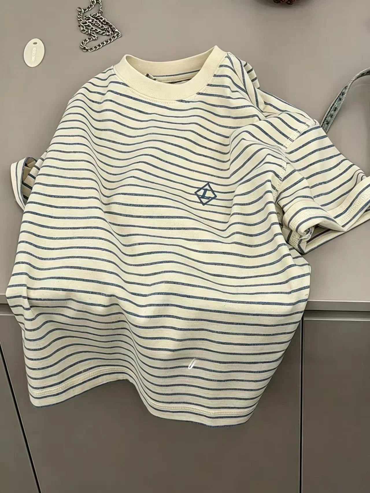 男の子と女の子のストライプ柄純綿半袖tシャツルーズフィット夏新作子供用韓国版トップハーフスリーブ
