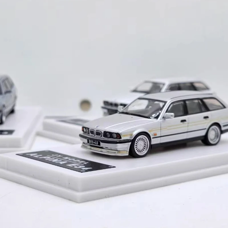 

JY Model 1/64 ALPINA E34 Station Wagon Tile Alloy Car Model Classics Adult Souvenir Gift Static Display