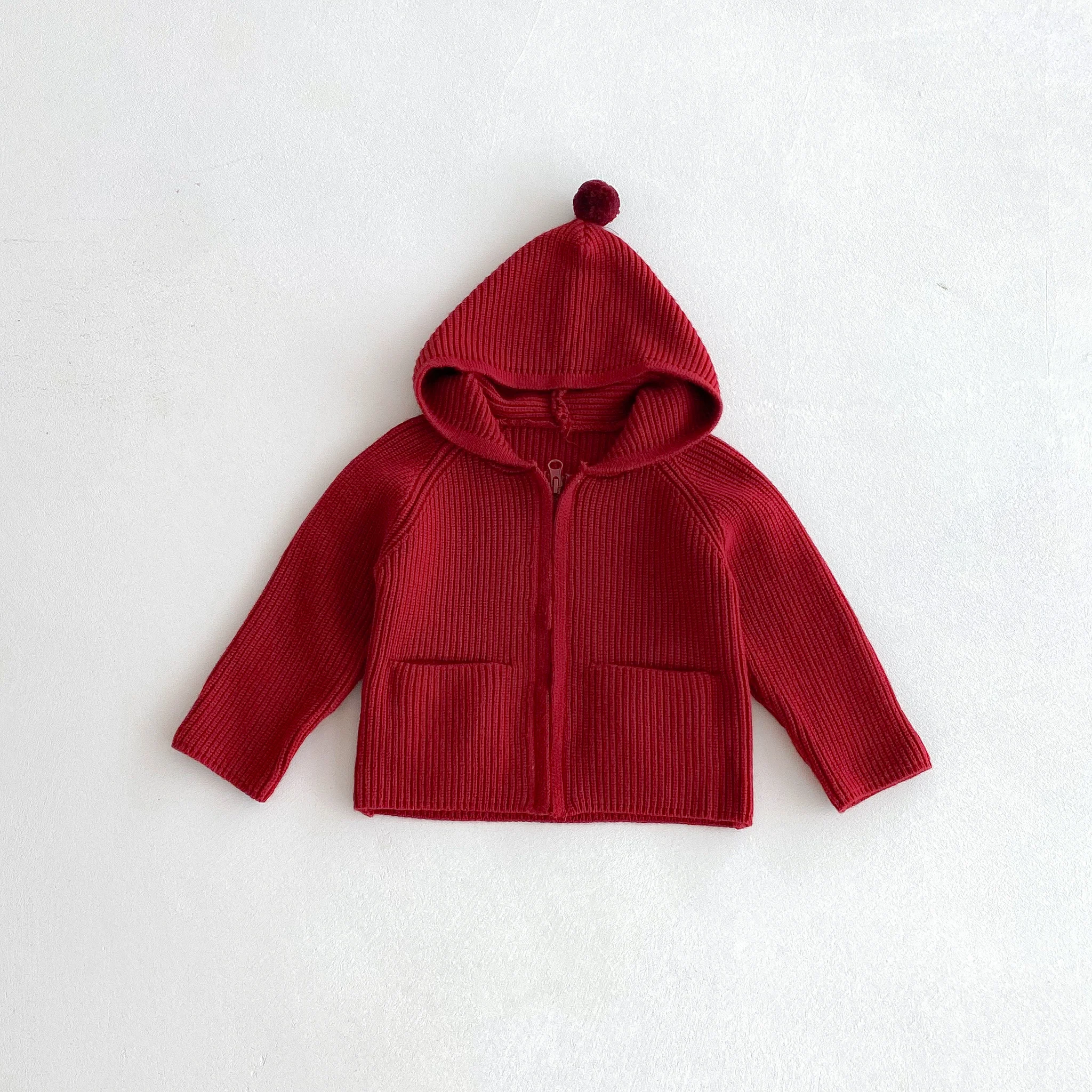 Eine einfarbige Kapuzenjacke für Mädchen ist im Herbst und Winter stilvoll, niedlich und warm. Eine lockere Strickjacke für Babys und Kleinkinder – Detail 7