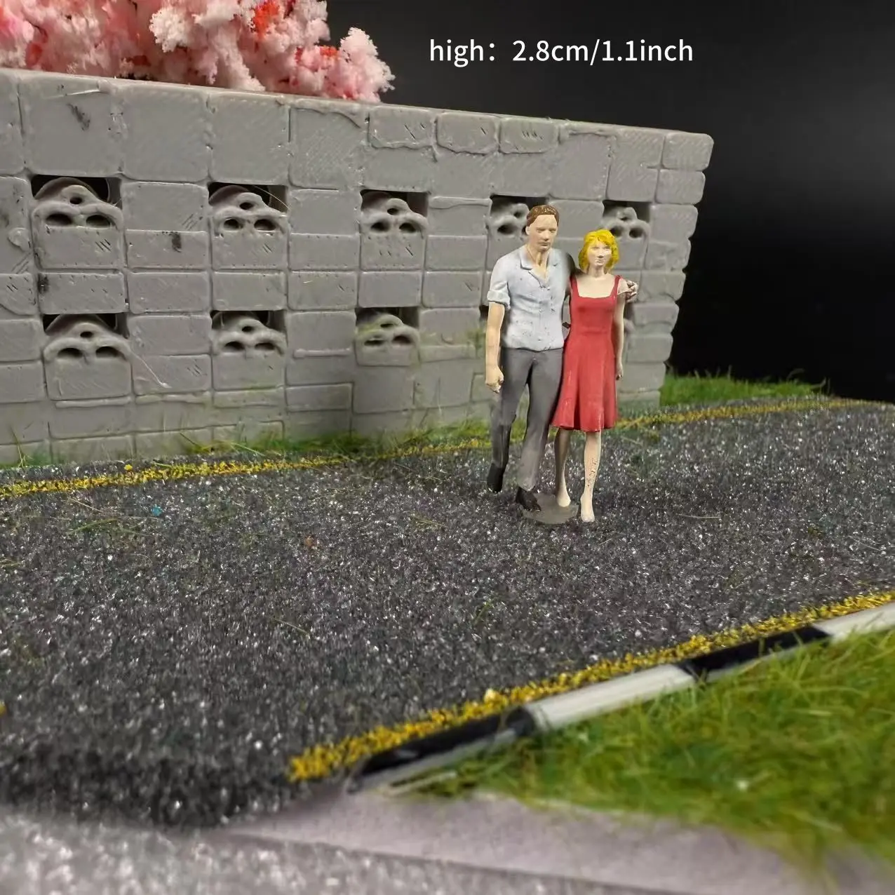 نموذج زوجين يمشيان في المشي، مجسمات راتنجية مرسومة يدويًا بنفسك بمقياس 1/64، دمية لمشهد سيارة