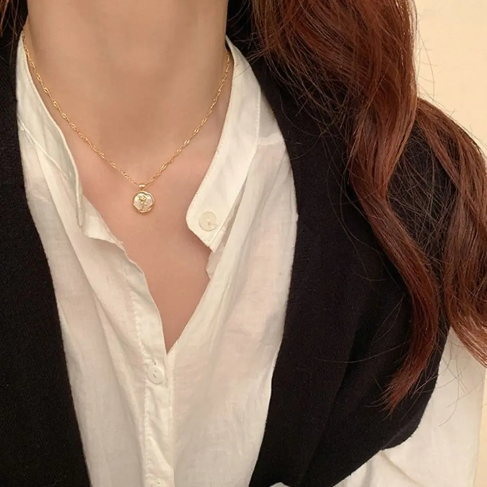 New Small Group Necklace Korean Collar Light Pendant Necklace Rose High Sense Chain Necklace Women and Jewelry Wedding