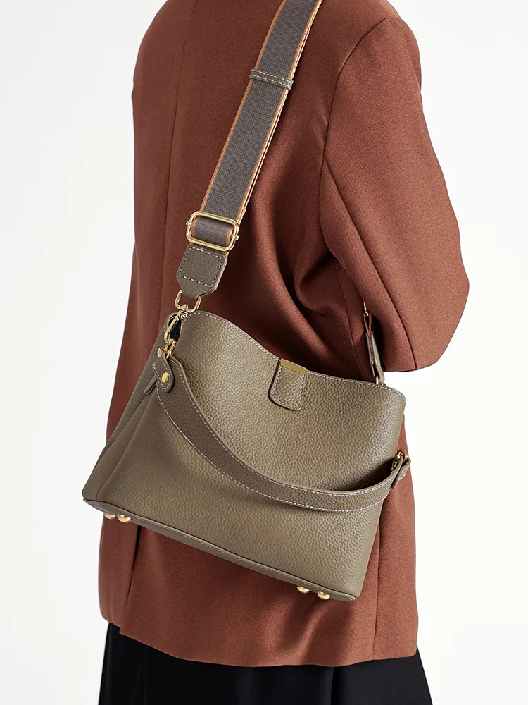 100% Genuine Leather Women's Crossbody Bag 2025 Summer Female Shoulder Bag Luxury Design Handbag phone makeup Bag Commuter