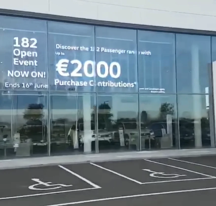 شاشة LED داخلية للمعارض P3.91-7.81 عرض كلمة نافذة مقاومة للغبار والحطام #6