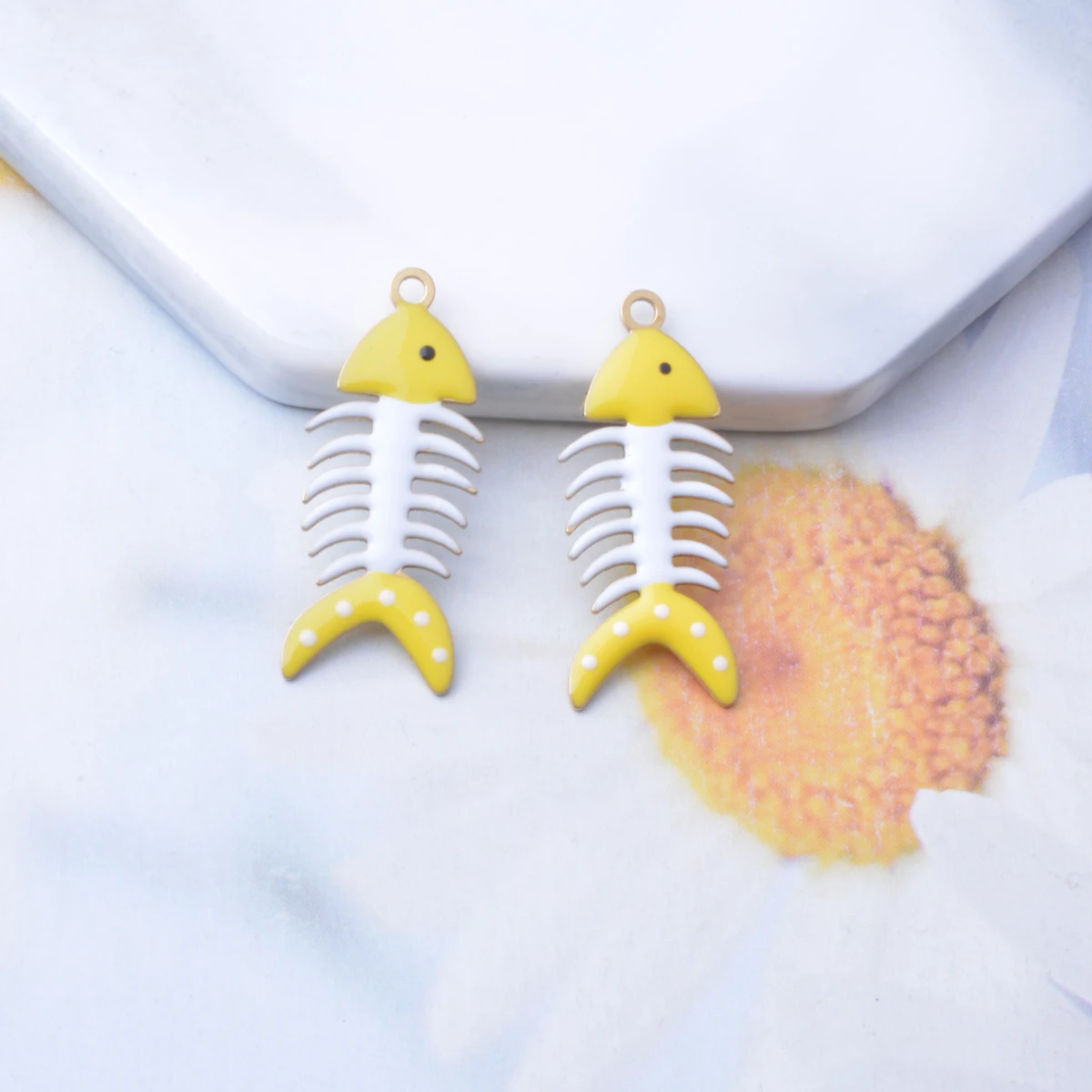 6 Stück 28*11mm Beidseitig emaillierte Kupfer-Fischgräten-Anhänger mit Öltropfen-Design für DIY-Schmuck- und Ohrringherstellung – Detail 5
