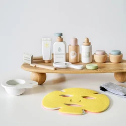 Wooden Makeup Set for Girls: Pretend Play Facial Mask, Educational Role Play Toy, Creativity & Learning Game.