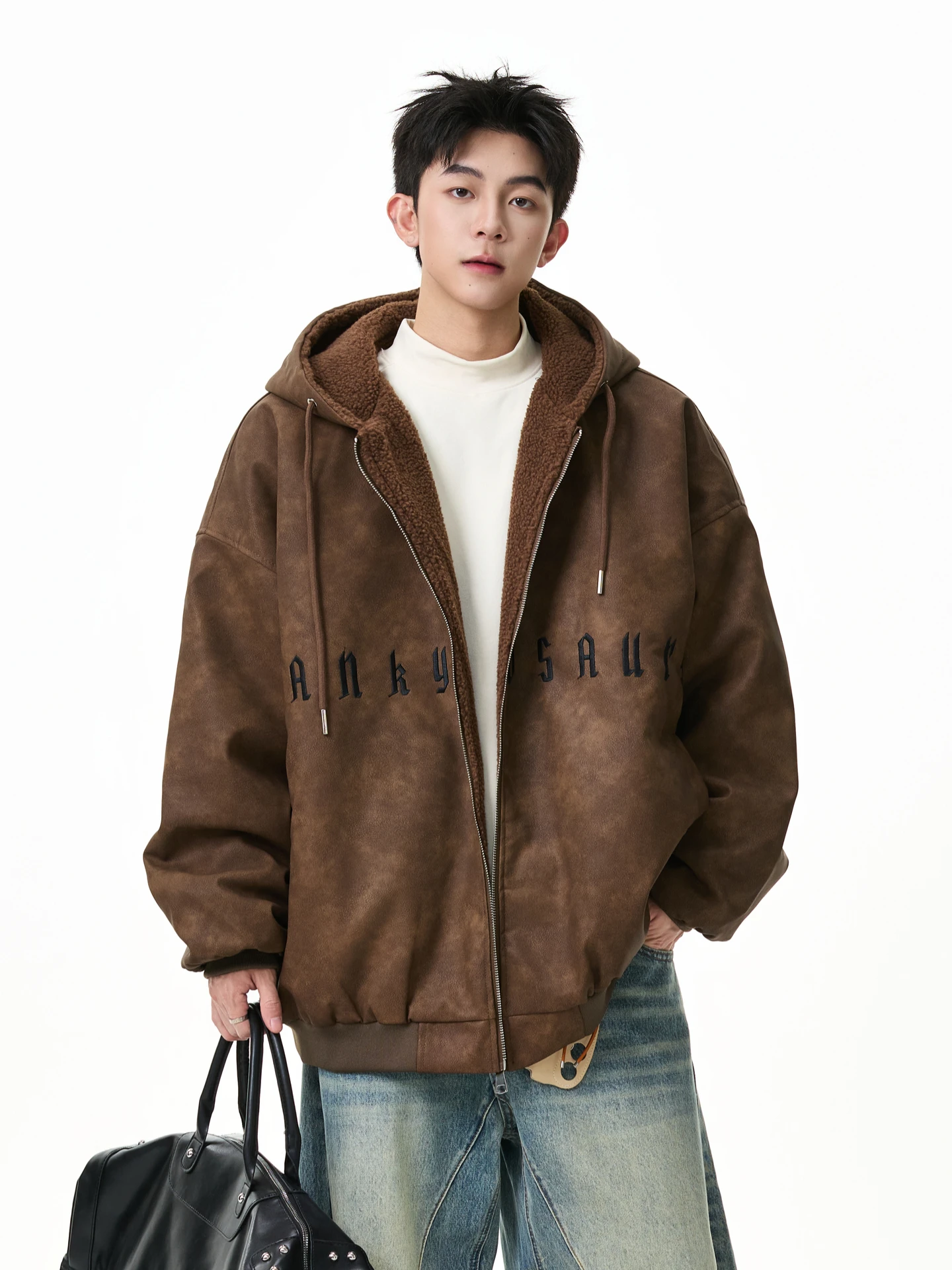 

Теплая и стильная: утепленная замшевая куртка с вышивкой и капюшоном для мужчин, свободного кроя, универсальная, молодежная, повседневная верхняя одежда