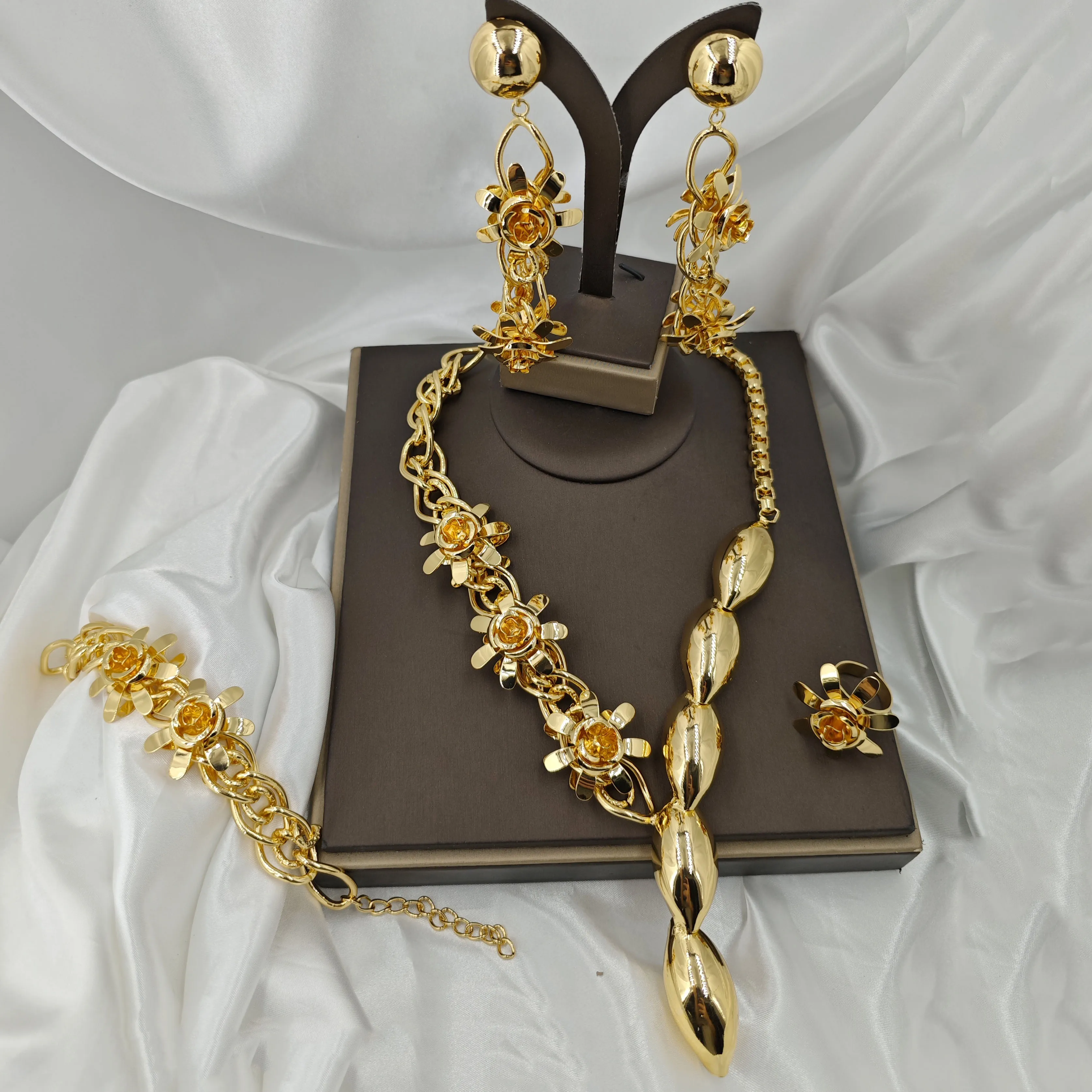 

High Quality Jewelry Set For Women Gold Plated Necklace Earring Bracelet And Ring Dubai Nigeria Trending Wedding Party Gift