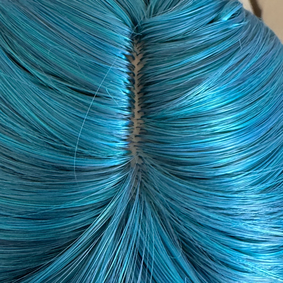 Synthetic lake blue long straight hair wig women's eight-character bangs natural curly heat-resistant wig image 4