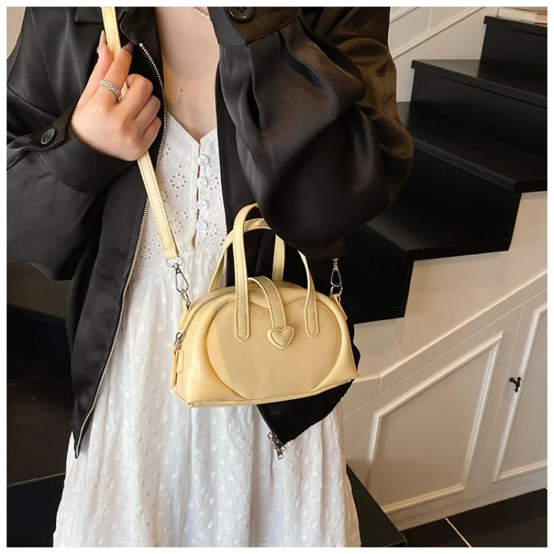 

Top-Tier Women's Tote Bag Made Of Cowhide Leather Featuring Trendy Paris Vintage Lightweight Soft Daily Modern Style​