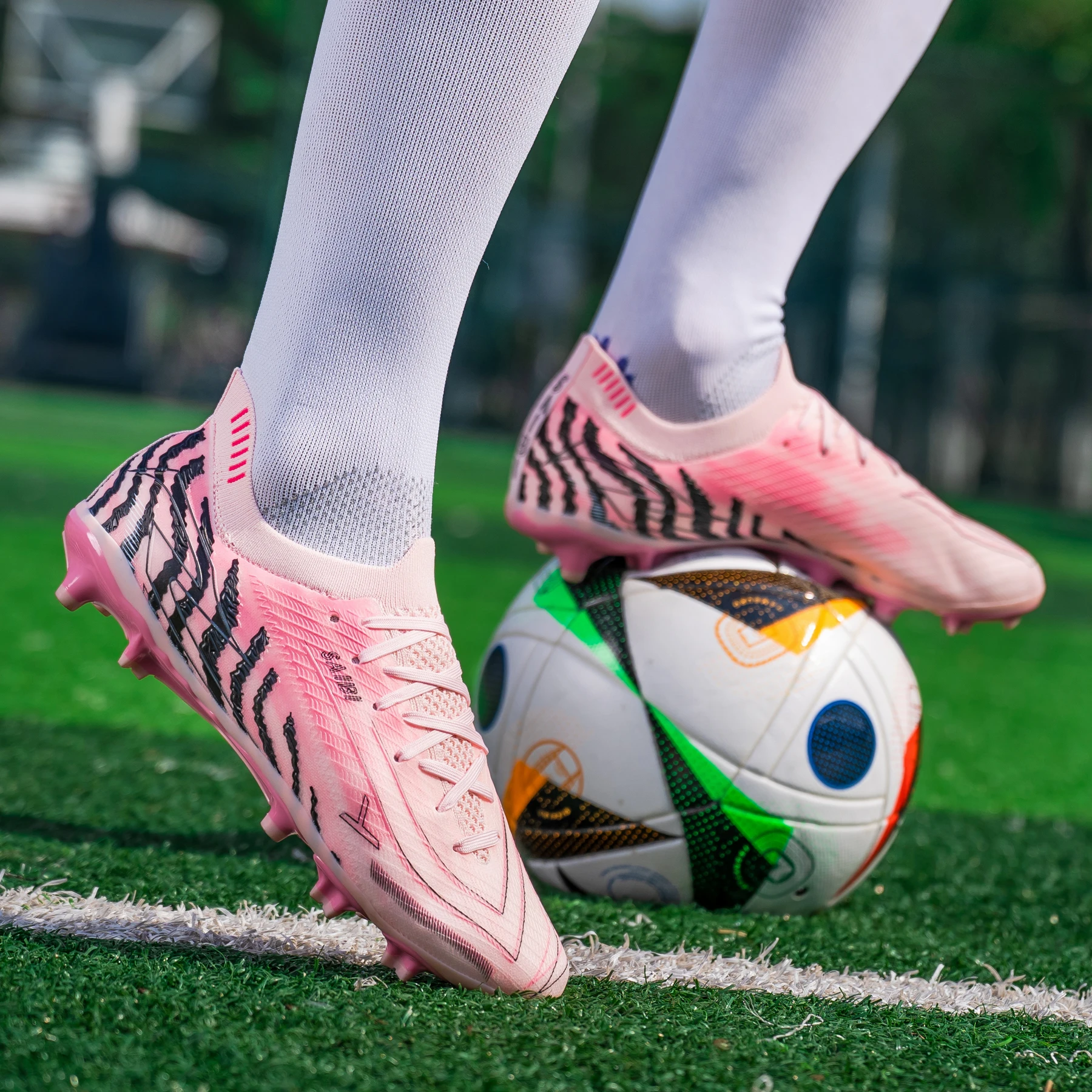 

Popular football boots Nail TF and Spike FG, 3 beautiful colors to choose from, unisex styles are comfortable and breathable