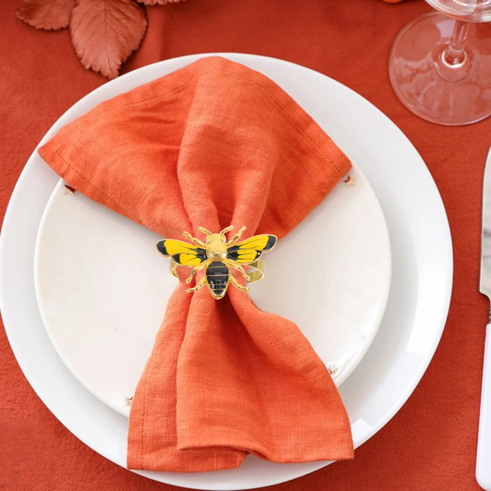 

4Pcs Bee Napkin Rings Metal Serviette Holders for Family Gatherings Party Tabletop Decor Fancy Napkin Rings