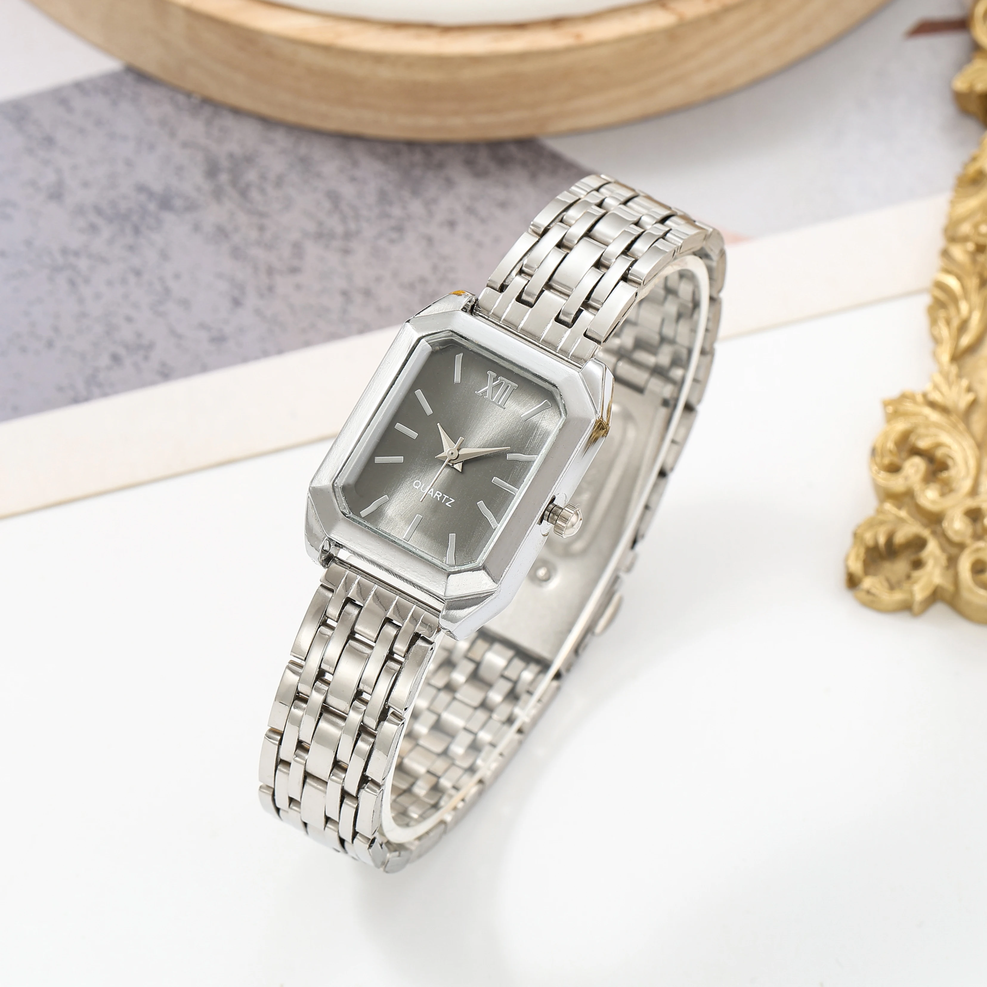 Versatile and Simple Women's Square-Shaped Ins-Style Steel Band Quartz Watch, Stylish and Fashionable Bracelet Watch Set image 4