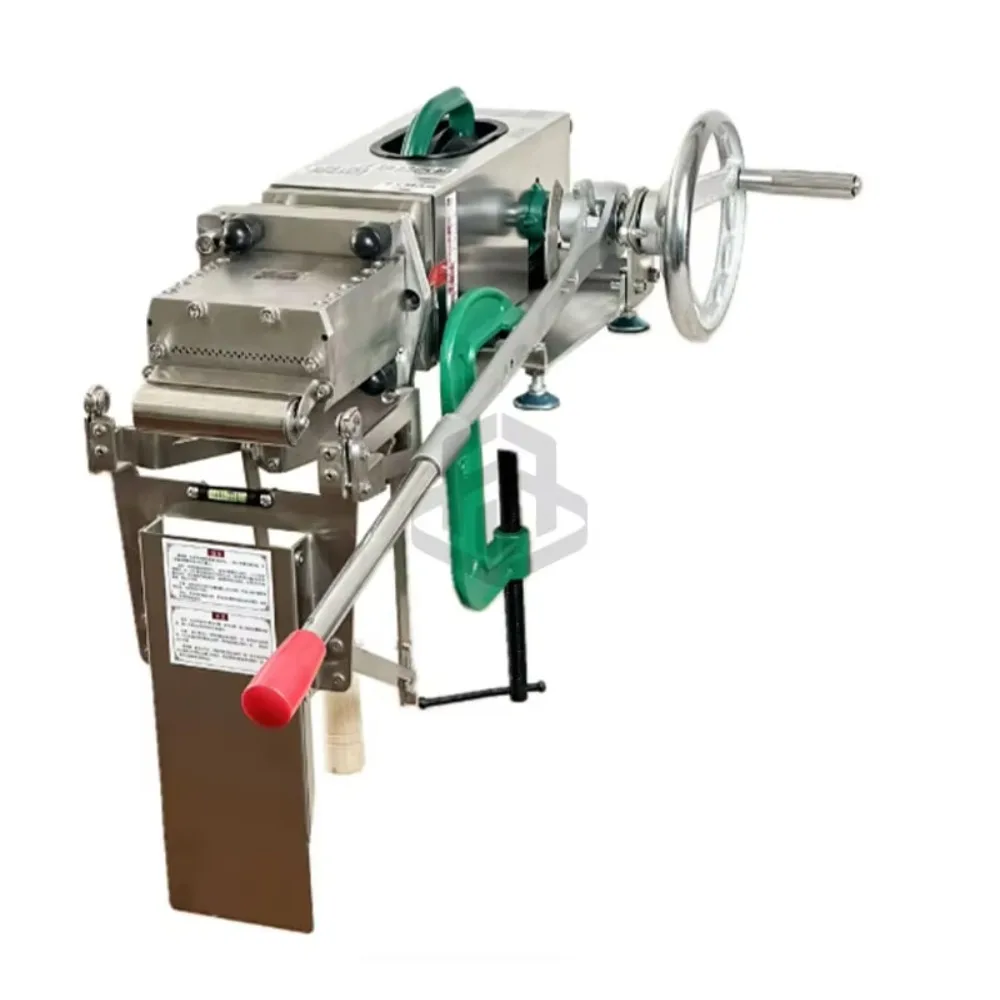 A manual candle making machine suitable for families and small workshops