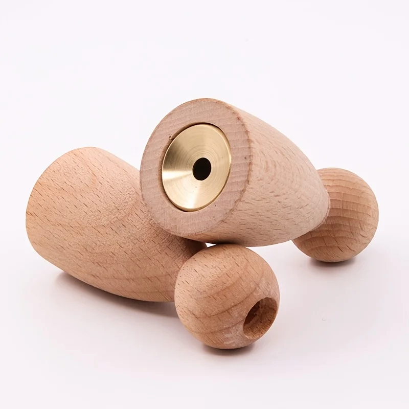 يقلد الأصدقاء والسكالاركس والطيور الأخرى أصوات الحيوانات للصيد والتصوير الفوتوغرافي. تتضمن المعدات صفارات خشبية ونحاسية