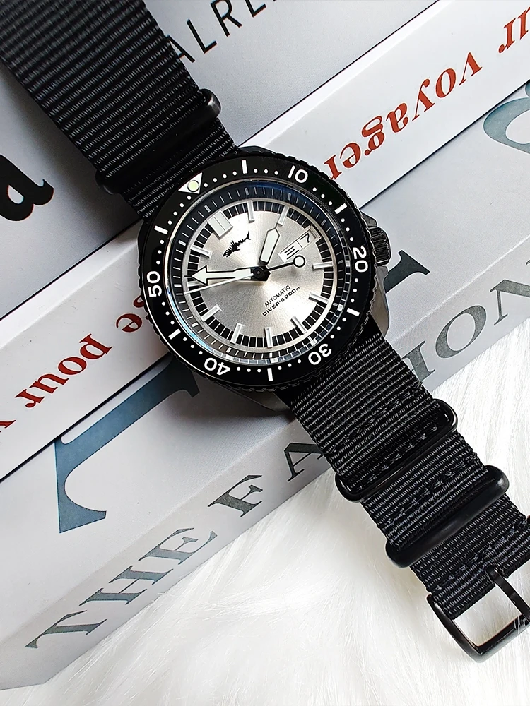 

2025 ограниченная серия, черные SKX007, новые деловые механические часы, мужские светящиеся водонепроницаемые часы