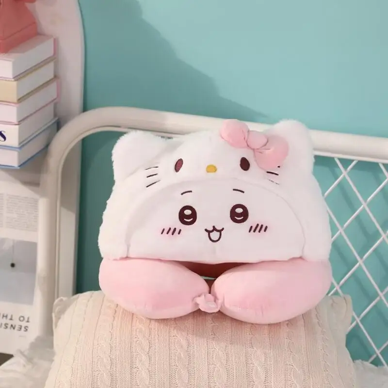 Anime carino Chiikawa con cappuccio a forma di U collo ghetta cuscino cuscino da viaggio cartone animato Kawaii Hello Kitty cappello da donna caldo berretto di peluche
