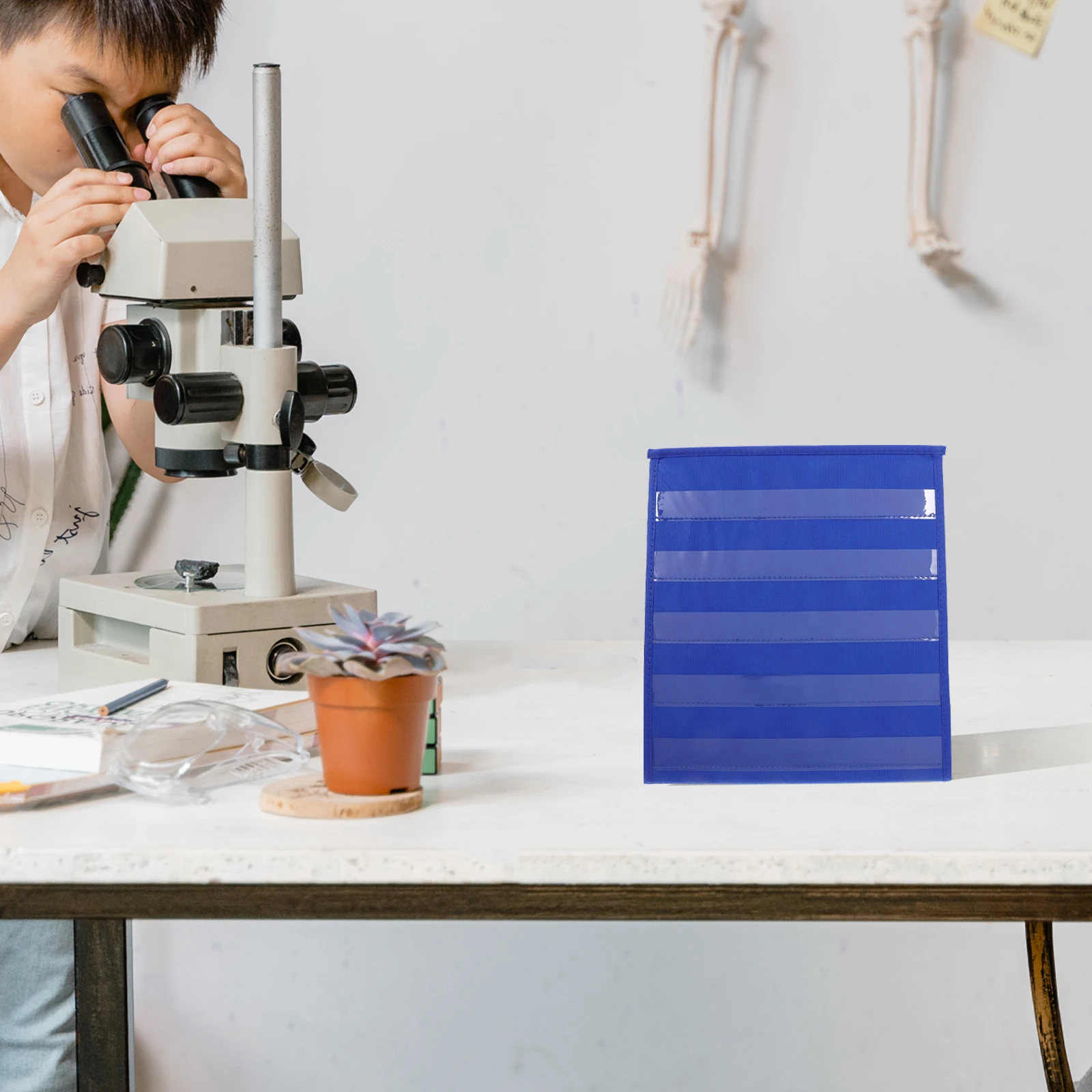 

Sturdy Desktop Stand Small Chart Tabletop Pockets For Classroom Schedule Routine Charts Double-Sided Foldable Pocket Display