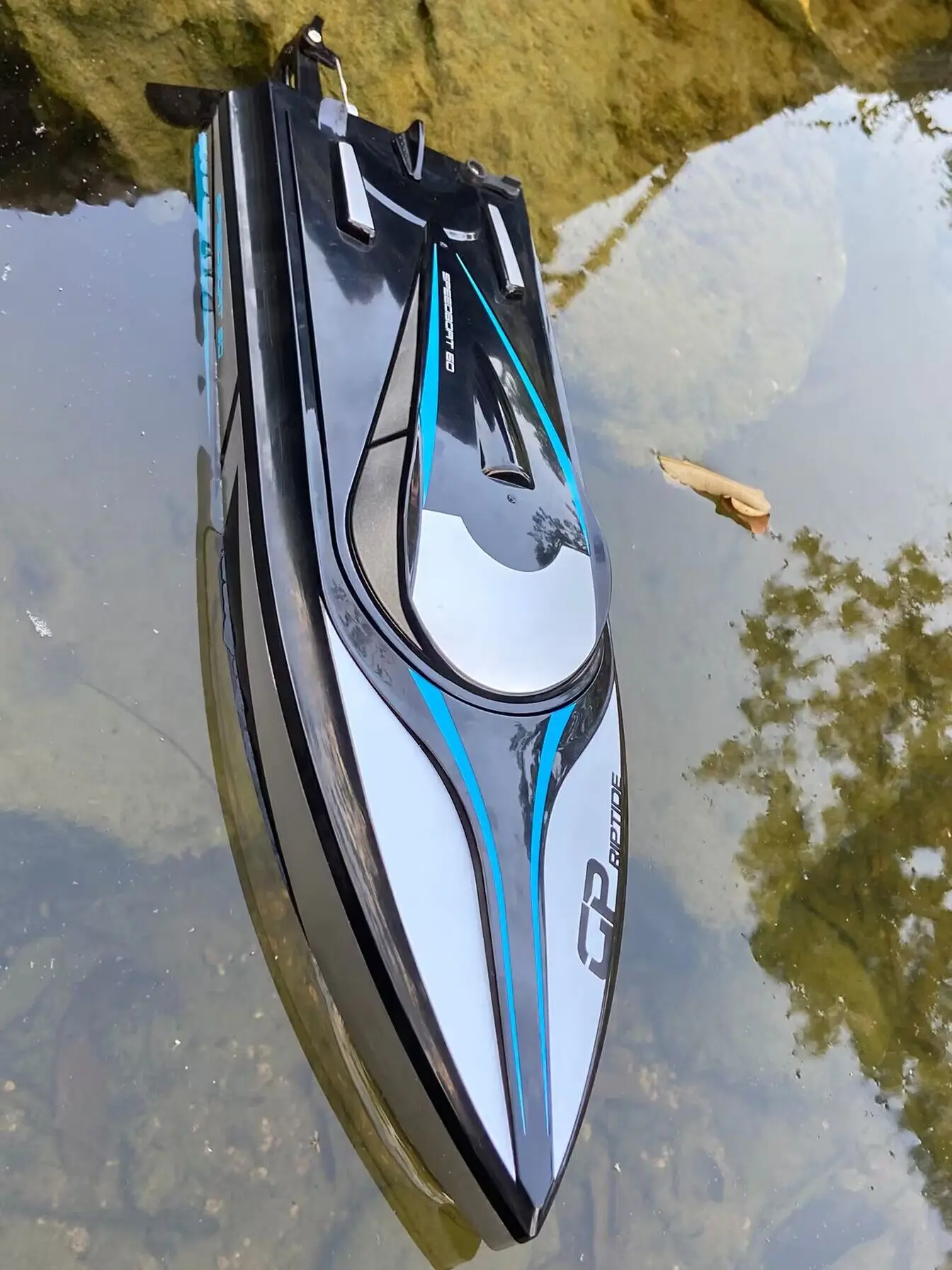 

Remote Control Brushless Speed Boat 40km/h Competition Medium 40CM Remote Control Ship Model 4WD High Speed Remote Control Ship