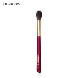 CHICHODO、高級メイクブラシ、フェイスライトブラシ、動物の毛で作られた高品質の柔らかいブラシ、レッドローズシリーズ015