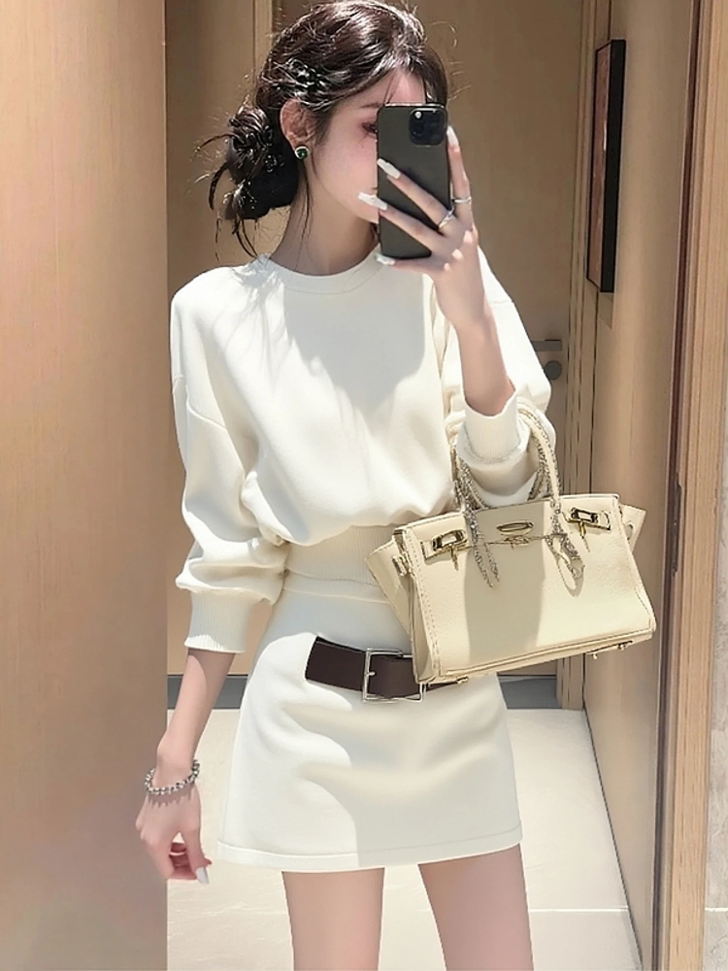 

Ele White Sweatirt Skirt Set Women's Faion Autumn Outfit Luxury Aosphere Unique Sle Commute Wind Long Sve roun...