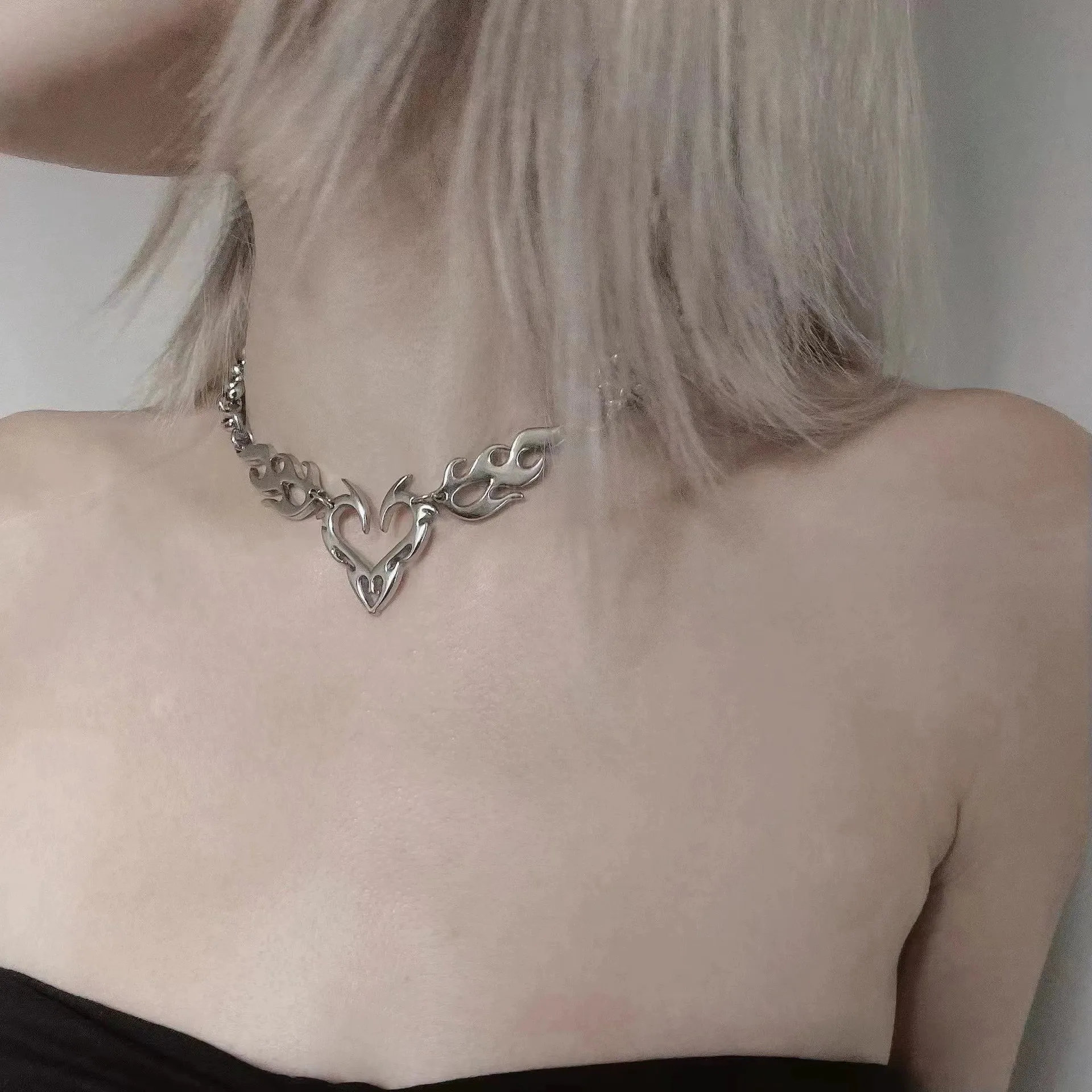 Y2K Punk Silber Hohle Flamme Herz Anhänger Damen Hip Hop Party Schmuck Geschenk – Detail 4
