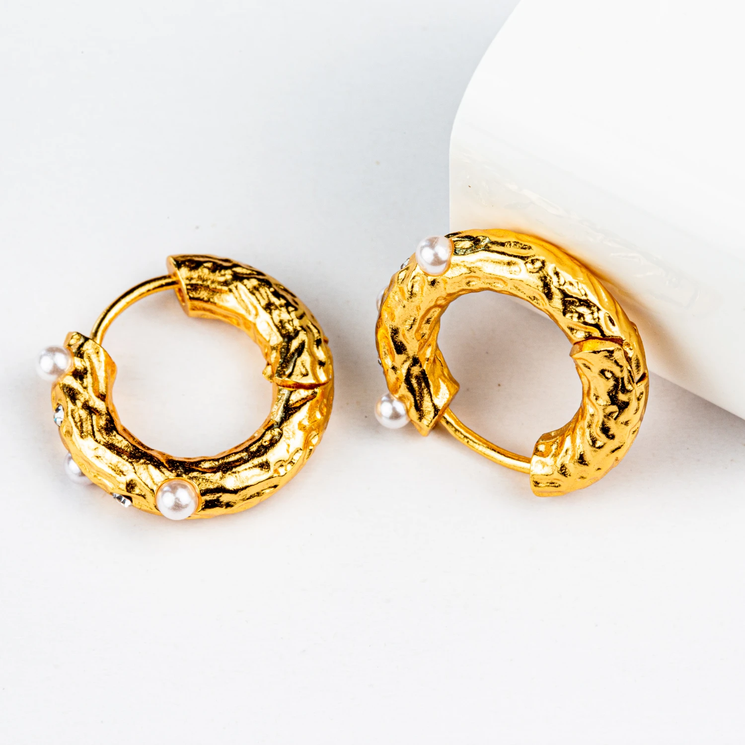 

YAJUNIEL 24K Gold Plated Textured Hoop Earrings for Women Hypoallergenic Small Chunky Hoops with Natural Freshwater Pearls