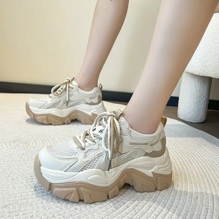 Lightweight sports running shoes for women 2024 spring new mesh campus style Forrest Gump daddy all-match casual trendy shoes